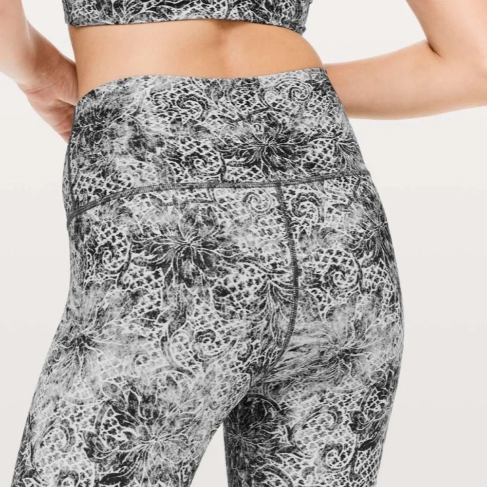 lululemon athletica excellent preowned